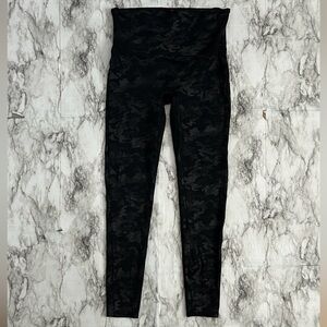 Spanx Black and gray Camo camouflage Leggings size XL shape wear leggings